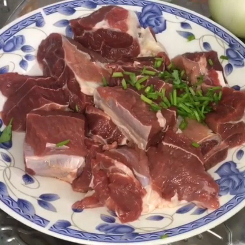 Step 3 Marinate the beef Braised Beef with Green Pepper