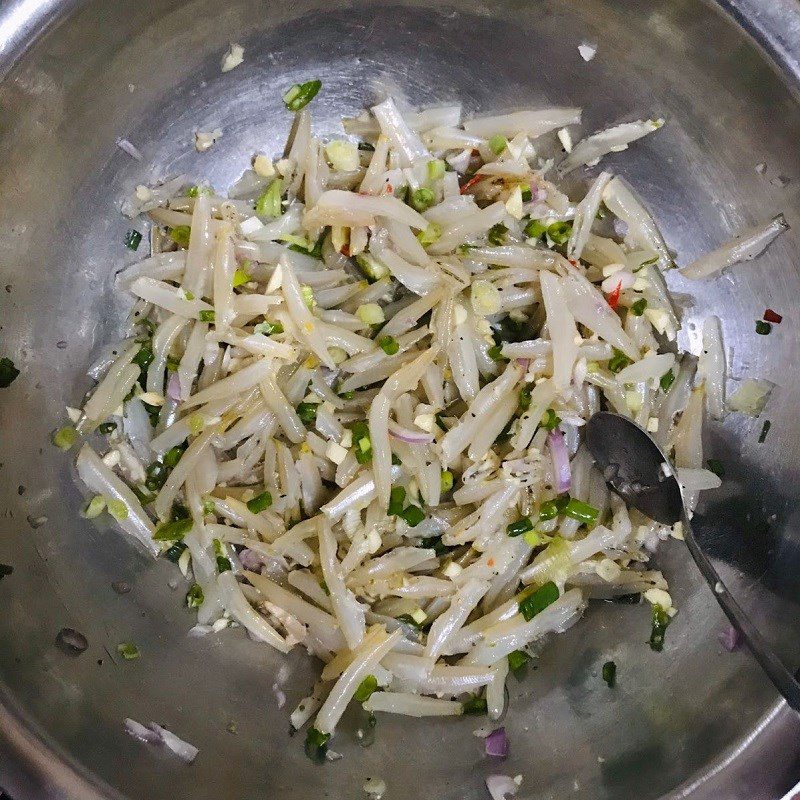 Step 2 Marinate the fish for Fried anchovies with crispy flour