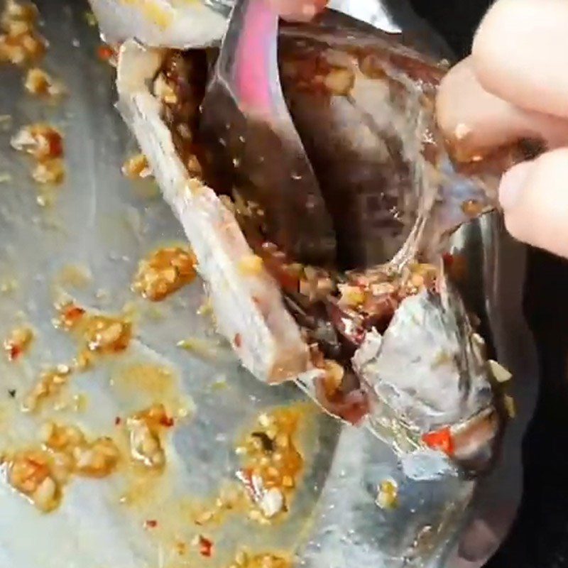 Step 3 Marinate the fish Grilled fish with salt and chili