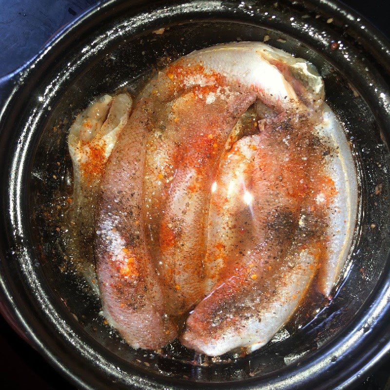 Step 2 Marinate the fish Goby fish with pepper