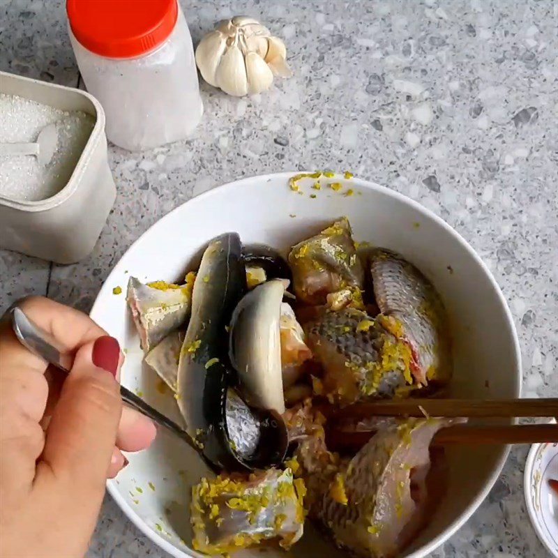 Step 2 Marinating the fish Grilled Snakehead Fish with Lemongrass and Turmeric