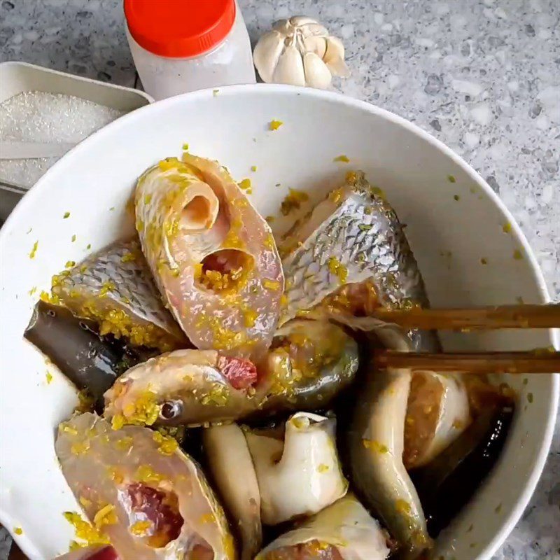 Step 2 Marinating the fish Grilled Snakehead Fish with Lemongrass and Turmeric