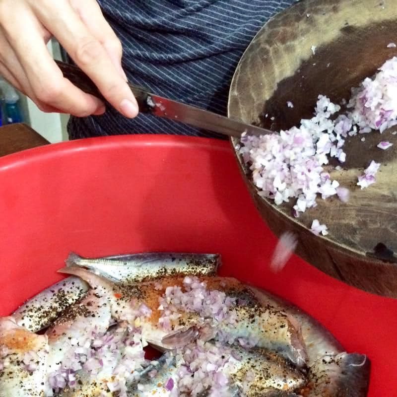 Step 2 Marinate the Fish for Mackerel with Sugarcane