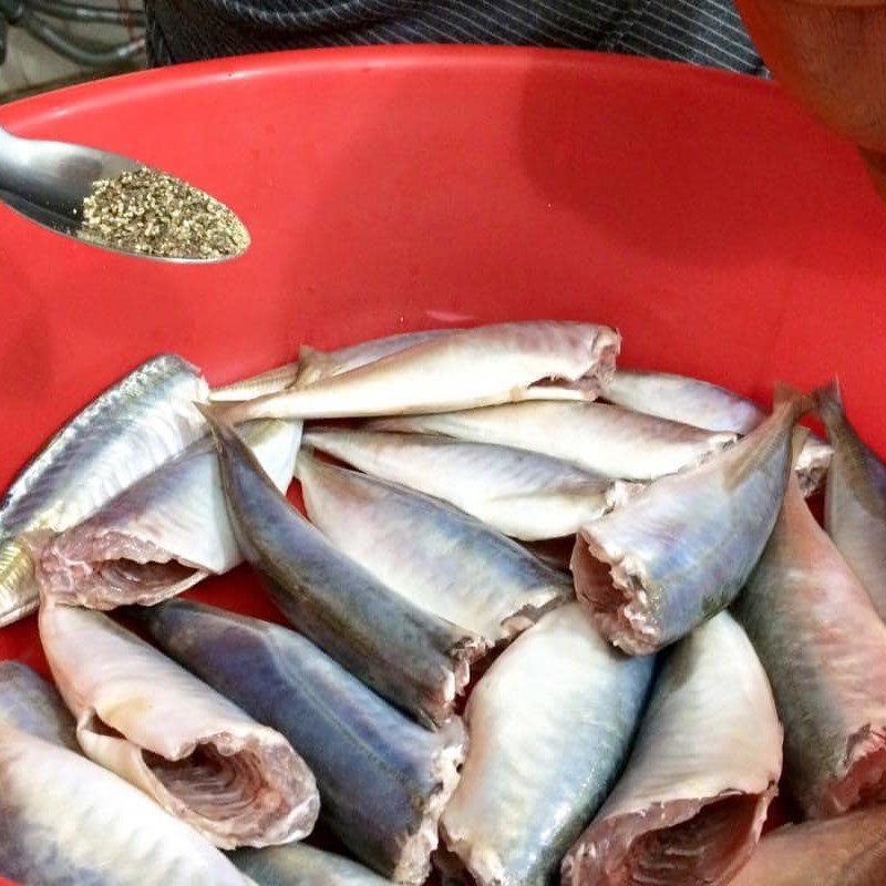Step 2 Marinate the Fish for Mackerel with Sugarcane