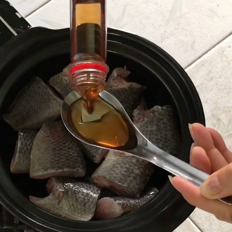 Step 2 Marinate the fish Snakehead fish stewed with turmeric