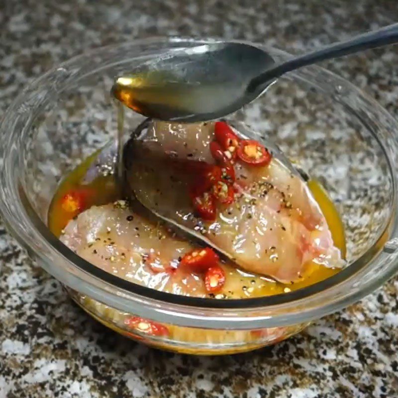 Step 3 Marinate the fish Catfish braised with turmeric