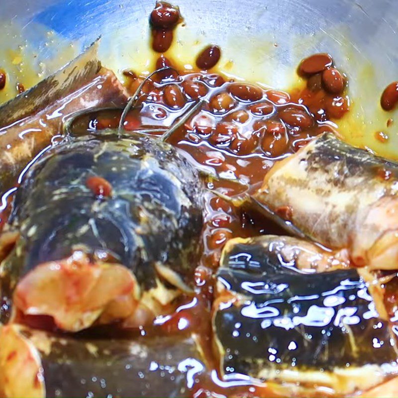 Step 2 Marinate fish Ngat fish with soy sauce