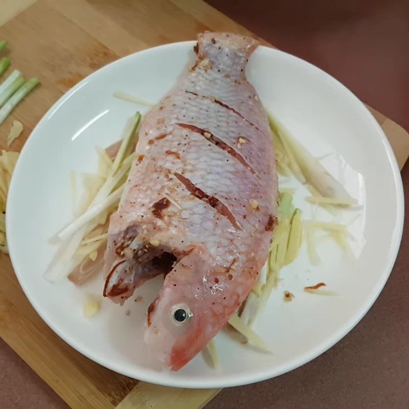 Step 3 Marinate the fish Red tilapia steamed with mushrooms