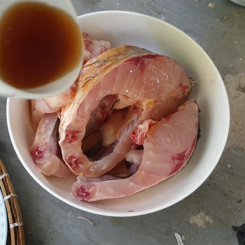 Step 3 Marinate the fish Black carp stew