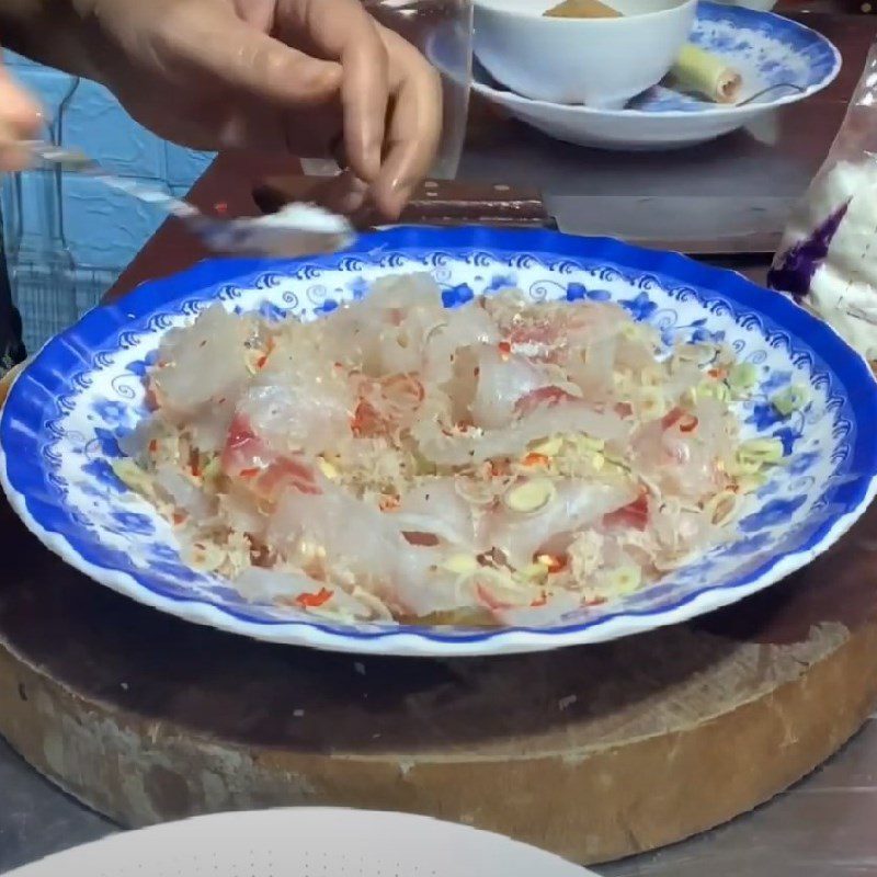 Step 4 Marinate the fish for the red tilapia salad