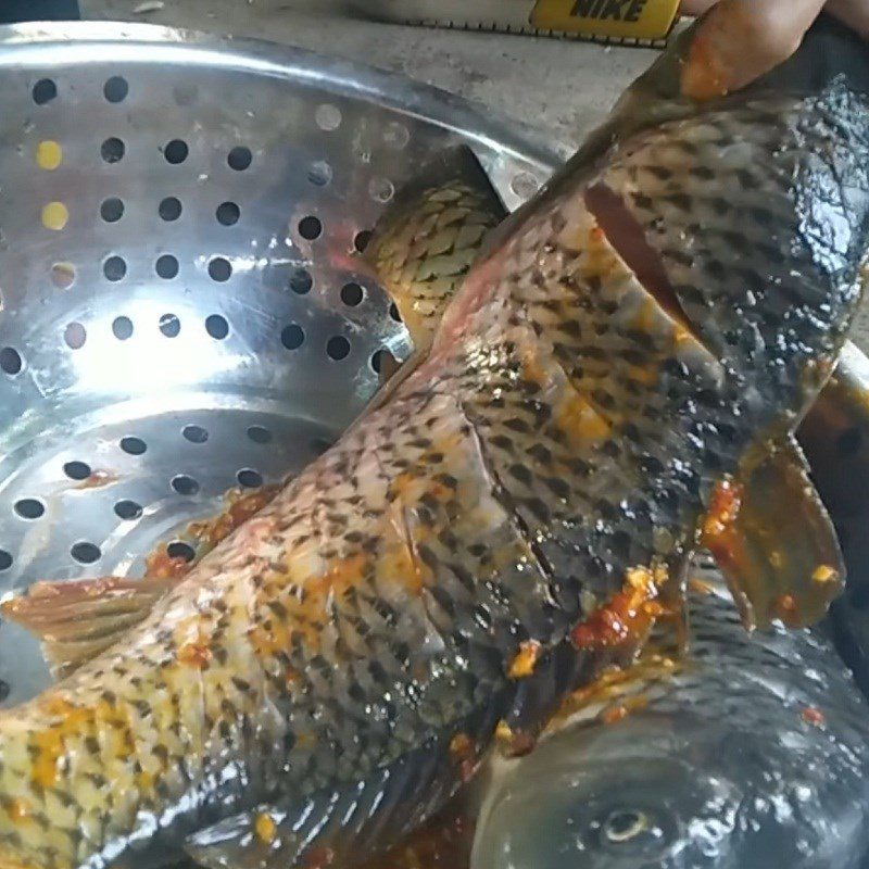 Step 2 Marinating the fish Grilled carp with salt and chili