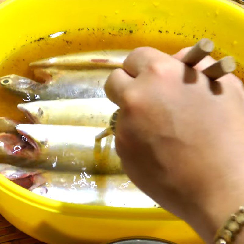 Step 3 Marinate the dried fish