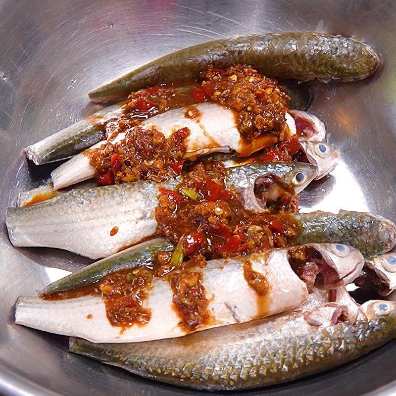 Step 3 Marinate the fish Braised mullet