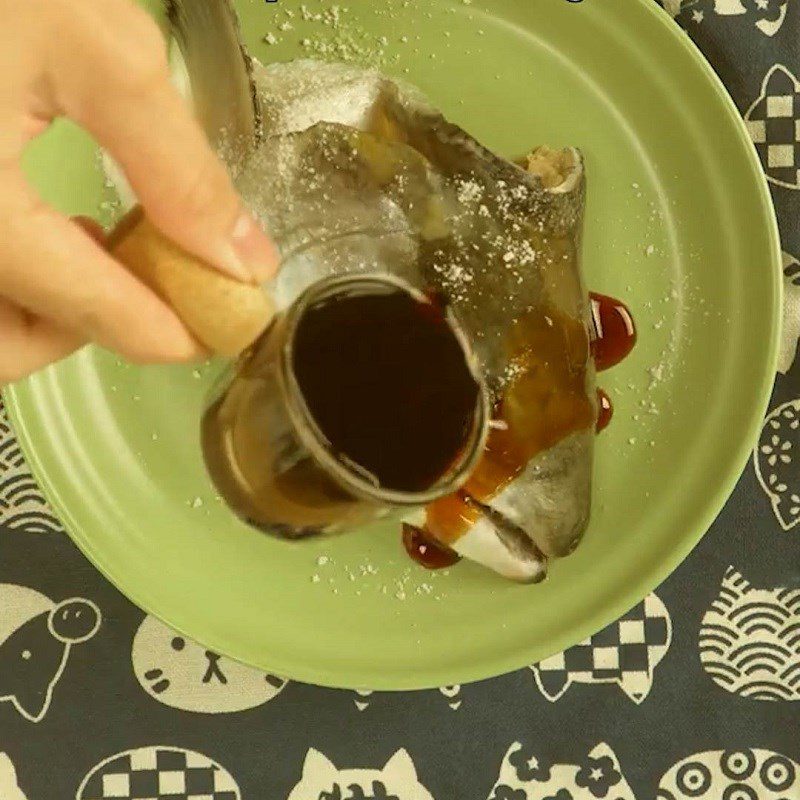 Step 2 Marinate the fish Grilled salmon head with Teriyaki sauce