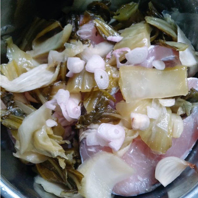 Step 2 Marinate fish Braised mullet with pickled vegetables