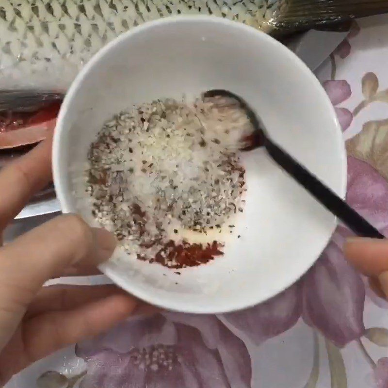 Step 3 Marinate the fish Steamed carp with soy sauce