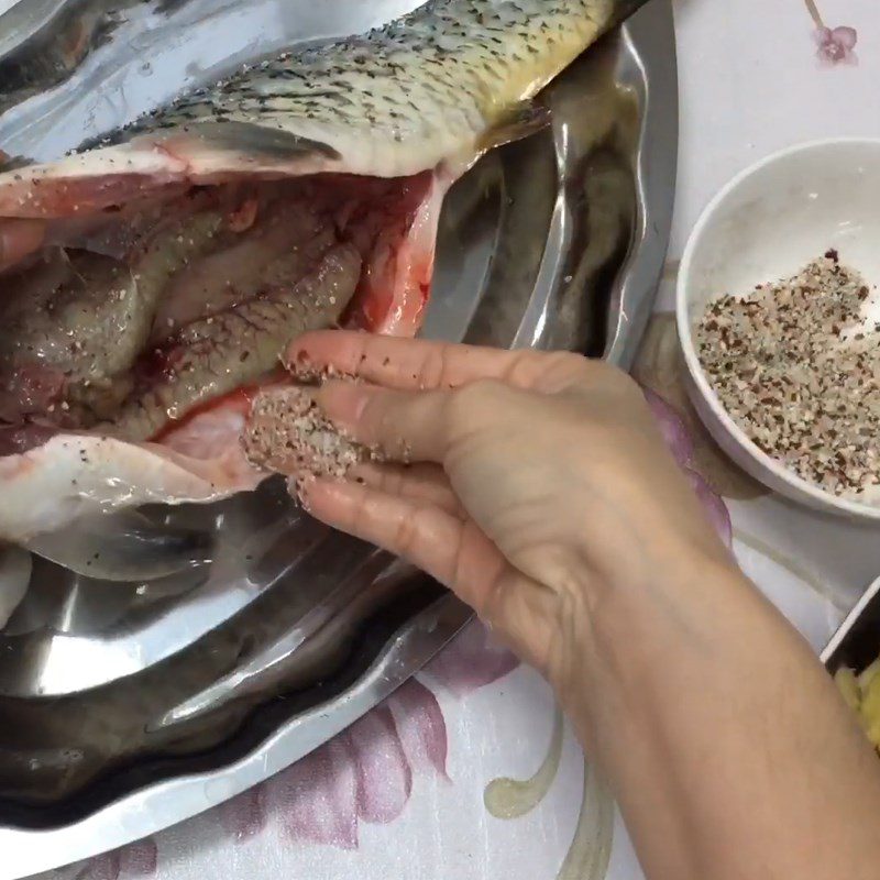 Step 3 Marinate the fish Steamed carp with soy sauce