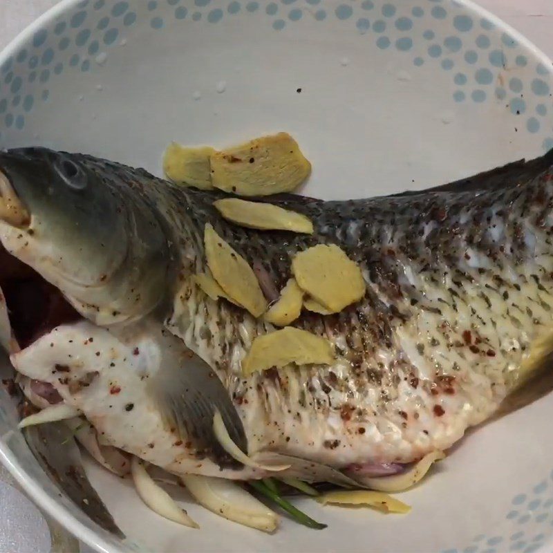 Step 3 Marinate the fish Steamed carp with soy sauce