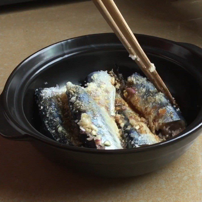 Step 2 Marinating fish Mackerel cooked in pepper