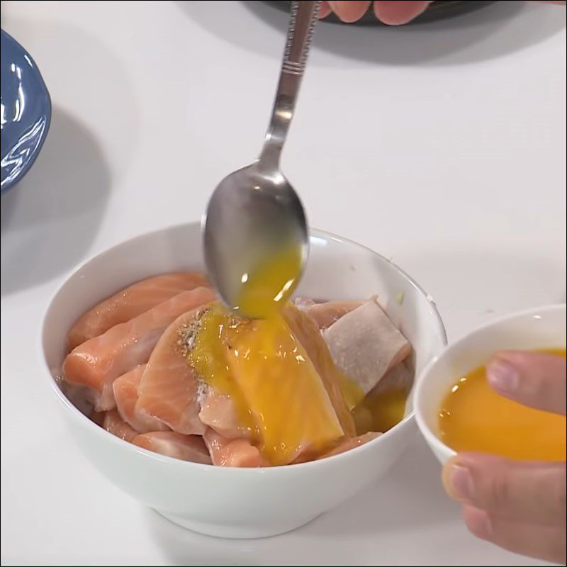 Step 2 Marinate salmon for Passion Fruit Salmon Hot Pot