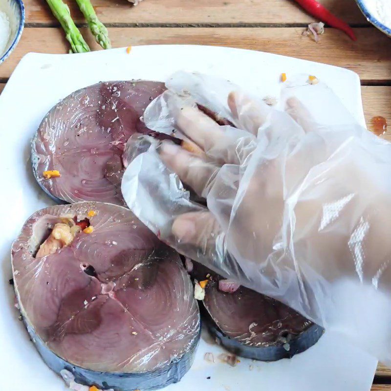 Step 2 Marinate tuna for Bun ca ngu Quy Nhon