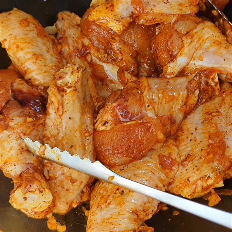 Step 2 Marinate the chicken wings Five-spice chicken wings using an air fryer