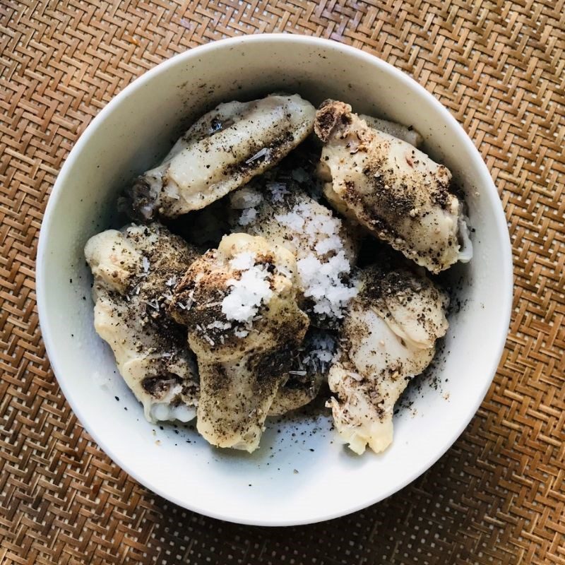 Step 3 Marinate the chicken wings Sweet and sour fried chicken wings