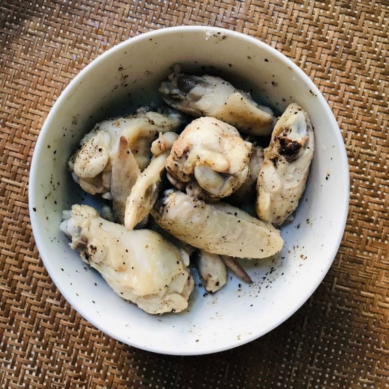 Step 3 Marinate the chicken wings Sweet and sour fried chicken wings