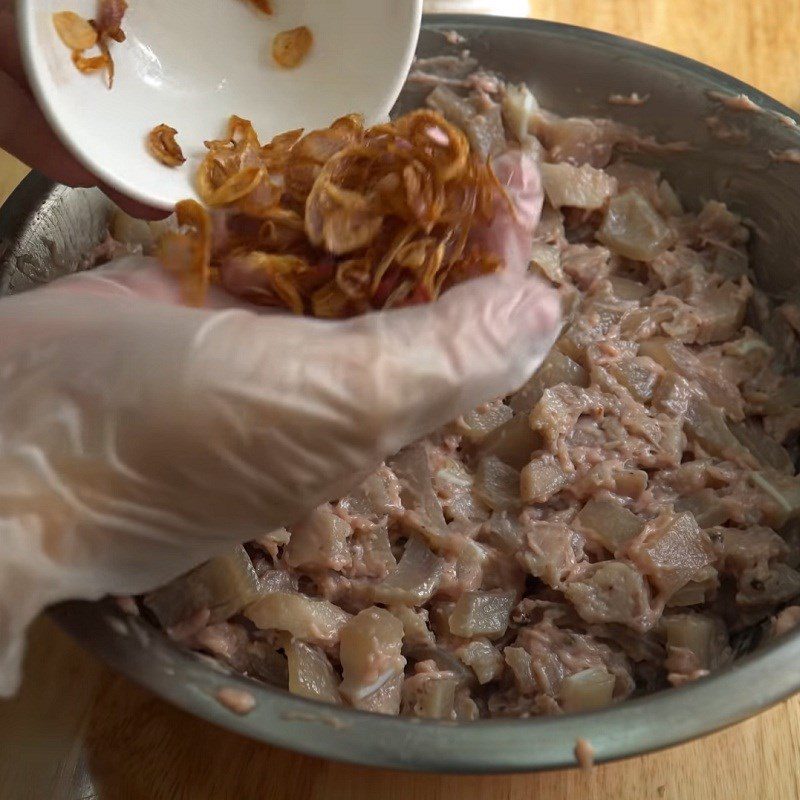 Step 3 Marinate the sausage Pork ear sausage