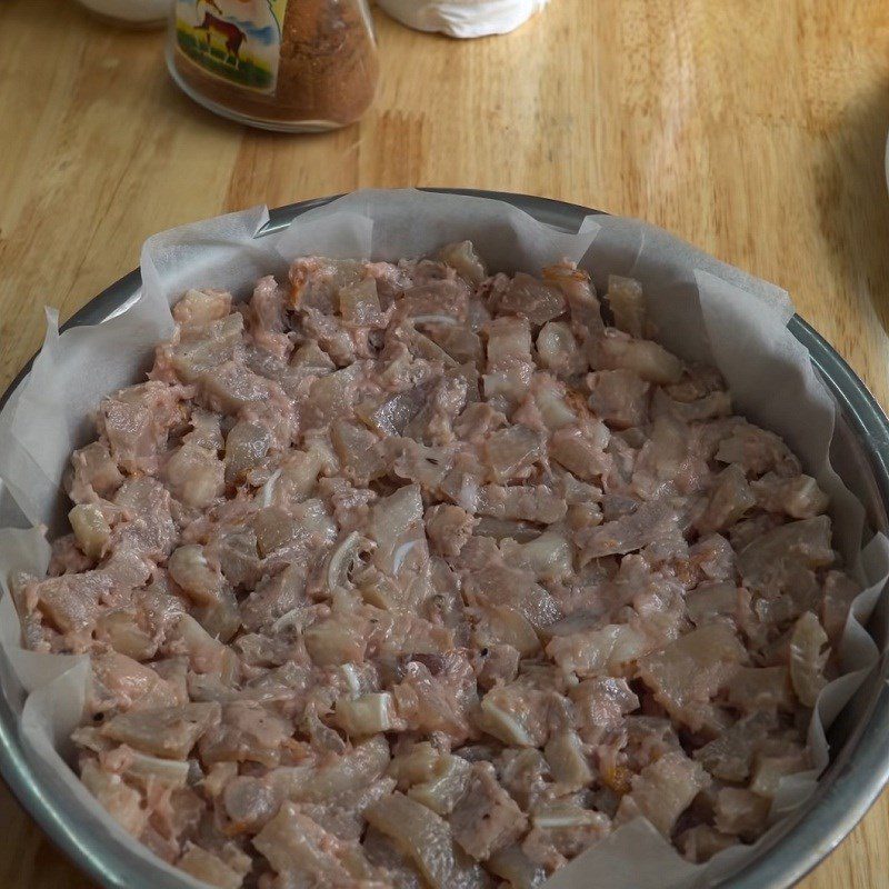 Step 3 Marinate the sausage Pork ear sausage