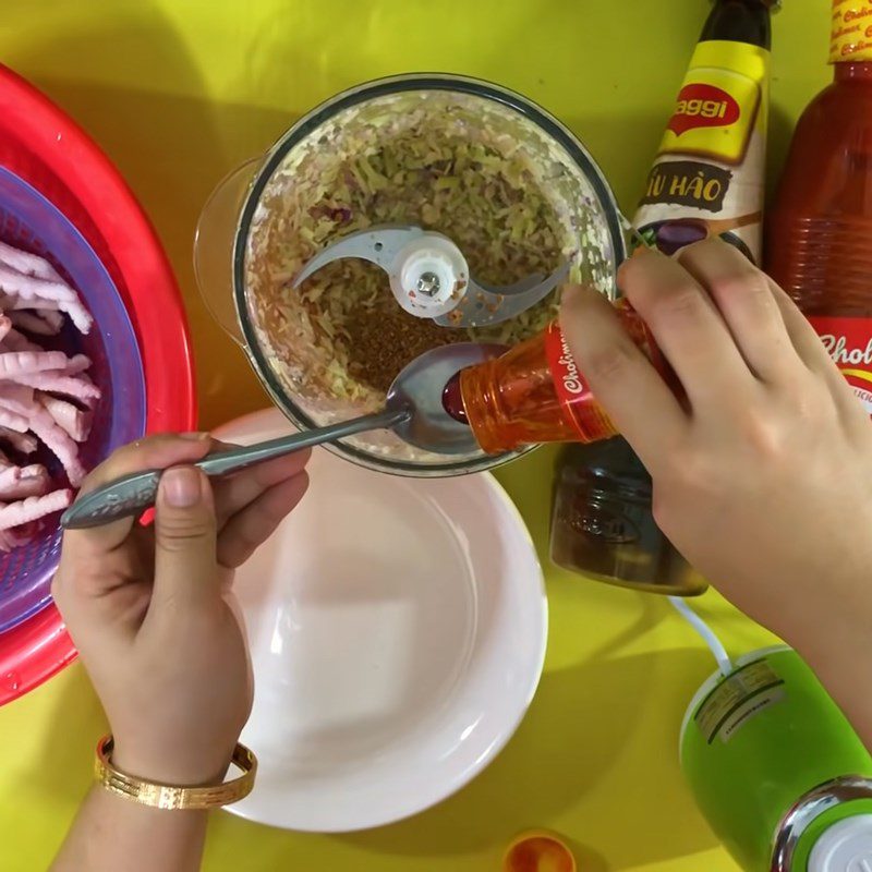 Step 2 Marinate chicken feet Grilled chicken feet with salted chili and oyster sauce