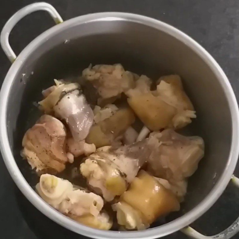 Step 3 Marinate the beef leg Beef leg stewed with papaya