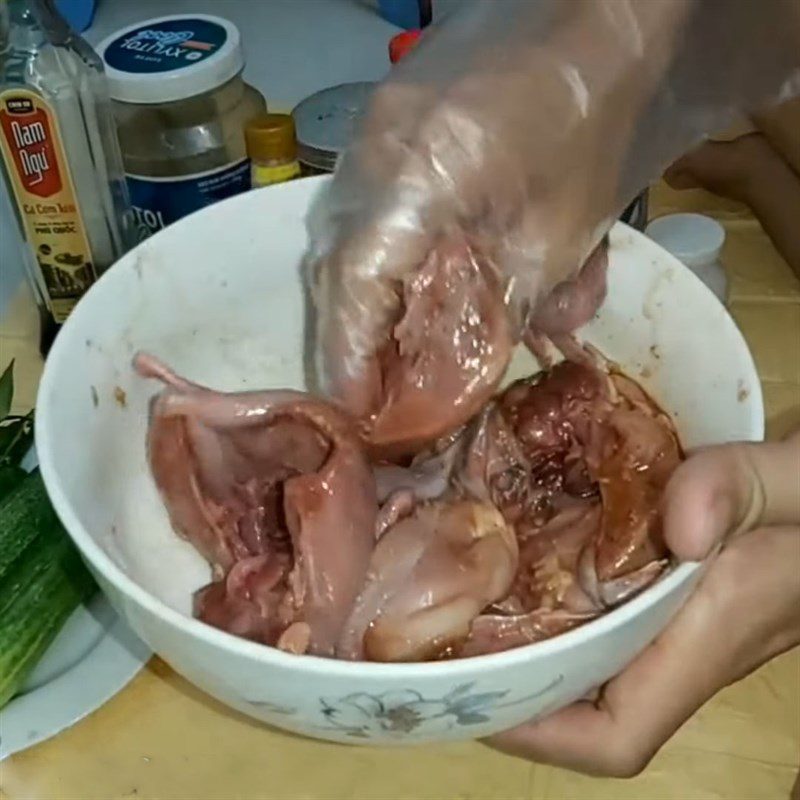 Step 2 Marinating quail Honey oyster sauce grilled quail