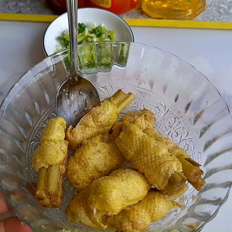 Step 1 Marinate the chicken thighs for Vegetarian Fried Chicken