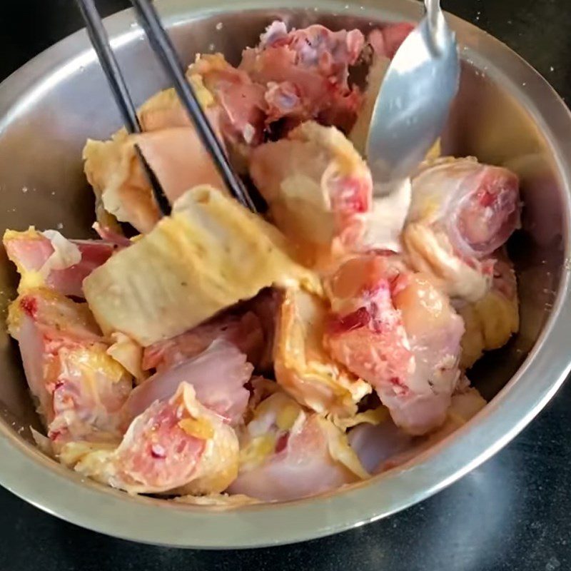 Step 2 Marinate the chicken Sweet and Salty Braised Chicken