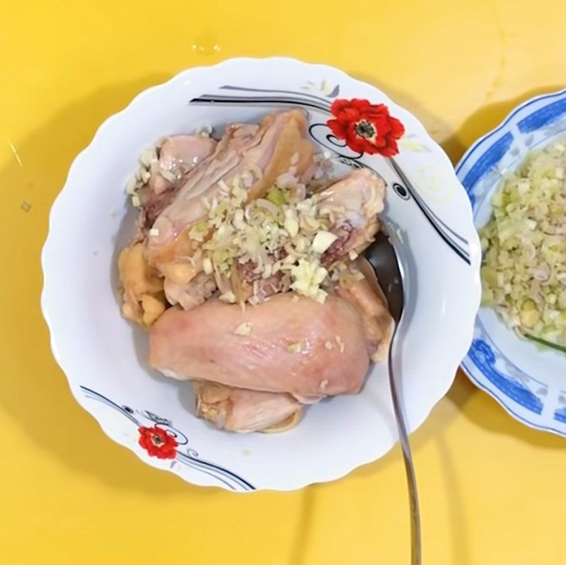 Step 2 Marinate the chicken Fried chicken with lemongrass, chili, and garlic