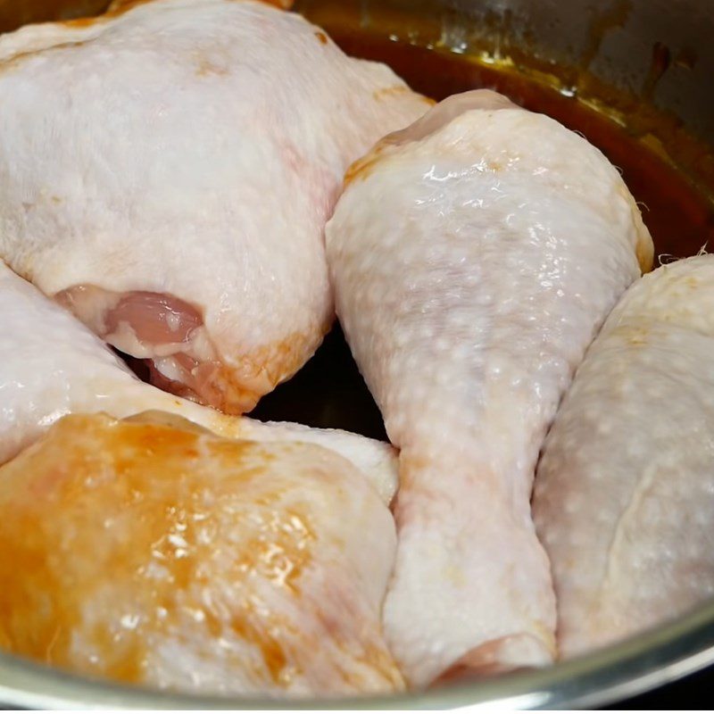 Step 4 Marinate chicken Chicken thighs braised in fish sauce