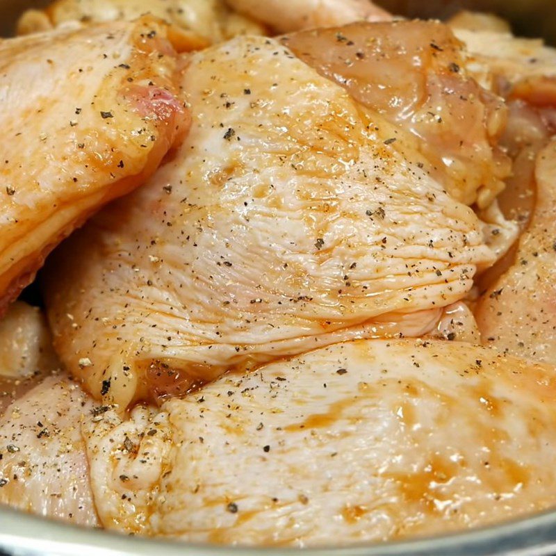 Step 4 Marinate chicken Chicken thighs braised in fish sauce