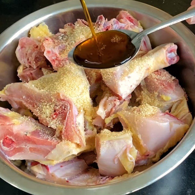 Step 2 Marinate the chicken Sweet and Salty Braised Chicken