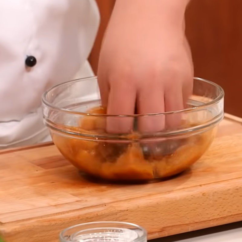 Step 2 Marinate the chicken with spices for Spicy Stir-Fried Chicken Kung Pao in a Western Style