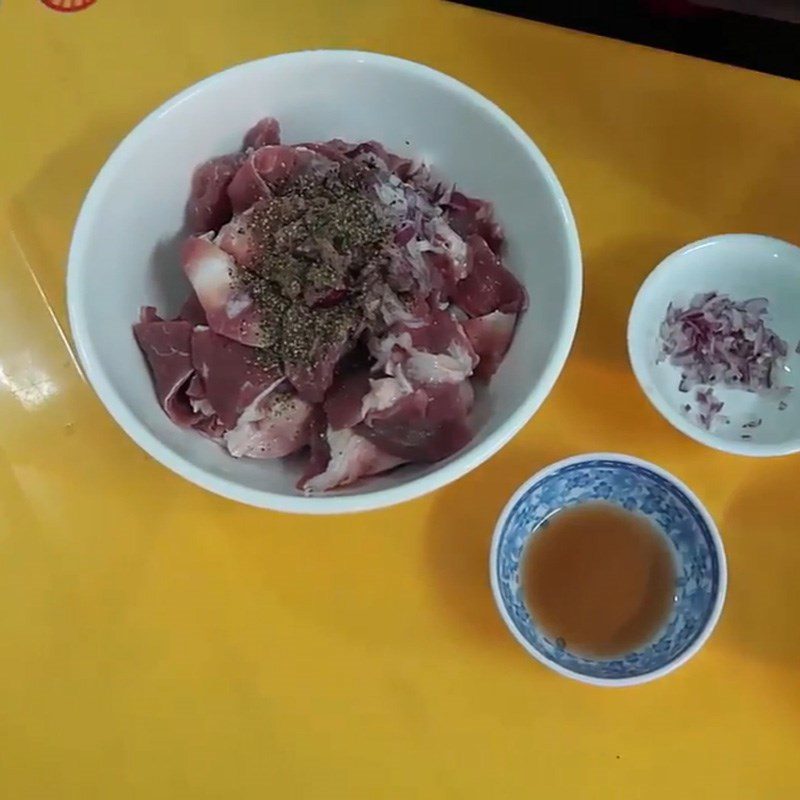 Step 2 Marinate the beef tendon for Beef tendon porridge