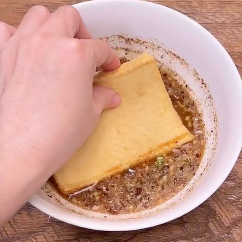 Step 2 Marinate the fried tofu Tofu rolls with king oyster mushrooms and fried tofu