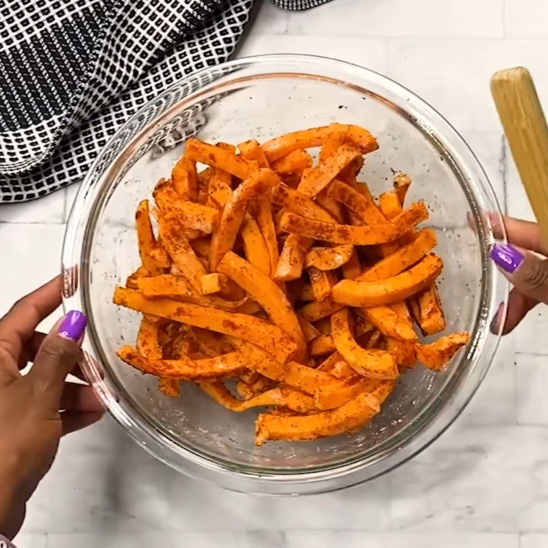 Step 3 Marinate the sweet potatoes Spiced sweet potatoes fried in an air fryer