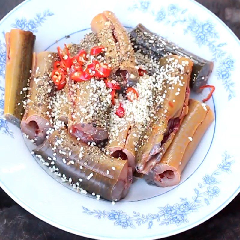 Step 3 Marinate the eel Eel steamed with lemongrass and chili