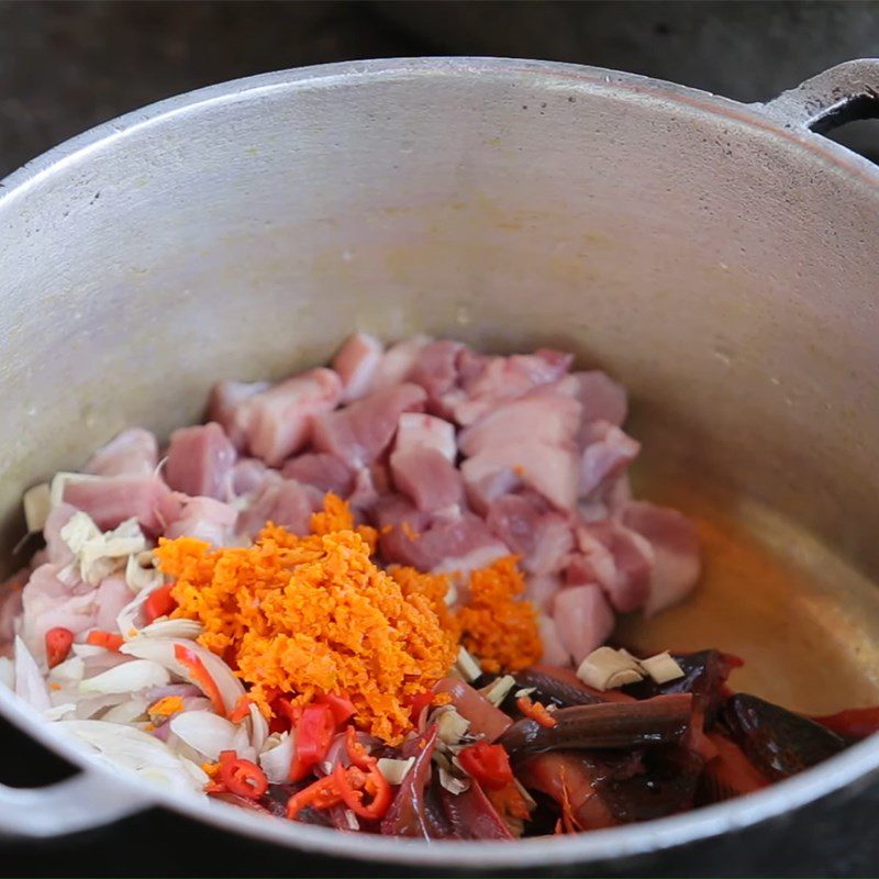 Step 3 Marinate the dish Eel with banana flower