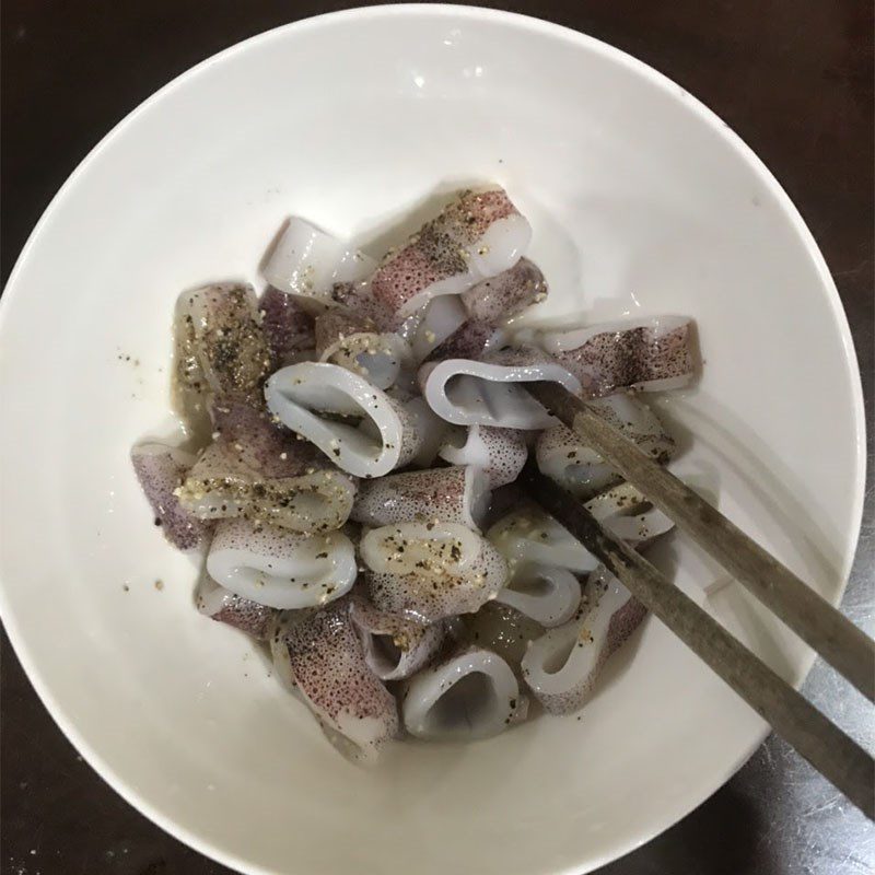 Step 2 Marinate squid Fried squid