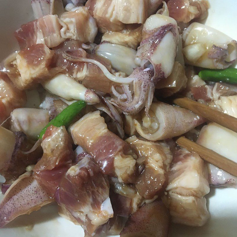 Step 2 Marinate squid and pork Belly squid with pork belly