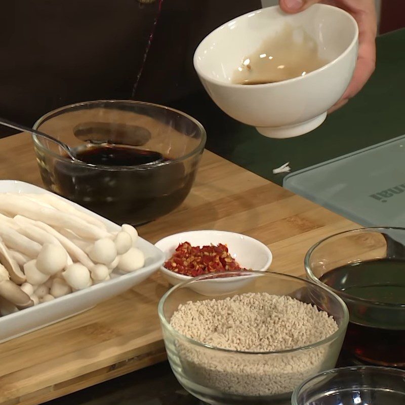 Step 1 Marinate the mushrooms for Vegetarian Beef Steak - Mushroom Steak