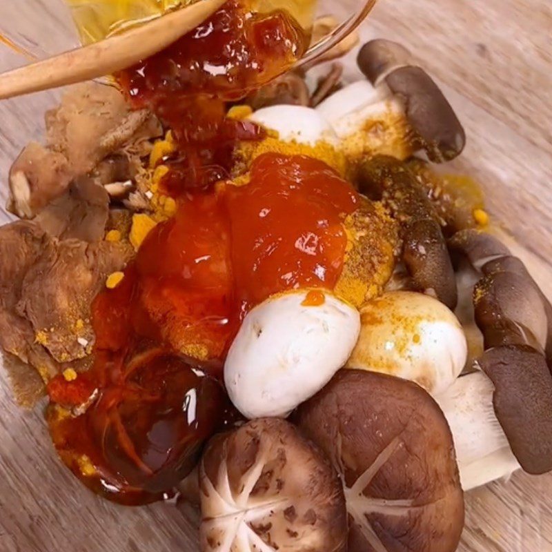 Step 2 Marinate the mushrooms with lemongrass and turmeric