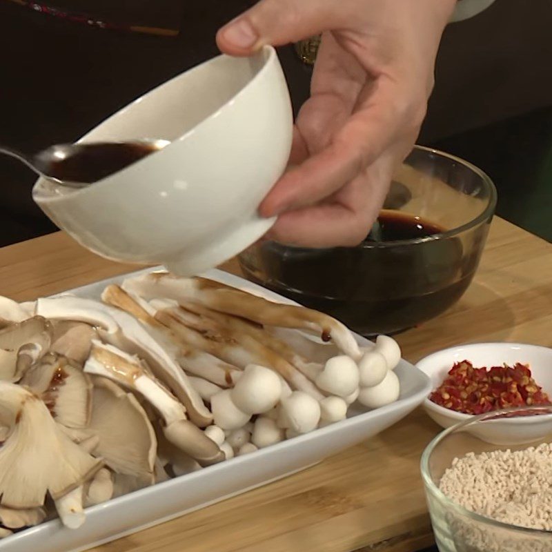 Step 1 Marinate the mushrooms for Vegetarian Beef Steak - Mushroom Steak